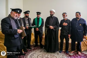 دیدار خدام حرم مطهر رضوی با خانواده شهیدان کشاورز و پور عیسی در شیراز