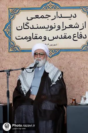 دیدار جمعی از شعرا و نویسندگان دفاع مقدس با تولیت آستان قدس رضوی