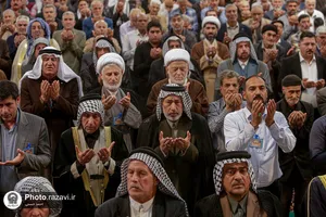 حضور شیوخ عشایر عراق در نماز جمعه حرم مطهر رضوی
