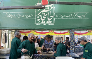 کام زائران امام رئوف با ۲ تُن خرمای ناب کرمان شیرین شد