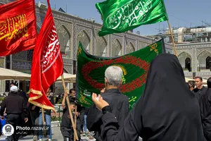 ارادت عزاداران حسینی در حرم رضوی