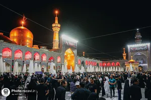 حرم مطهر رضوی در شب تاسوعای حسینی