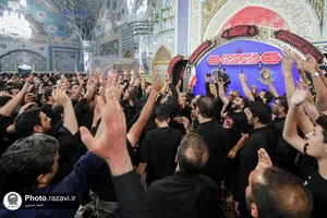 حال و هوای حرم مطهر رضوی در شب تاسوعای حسینی