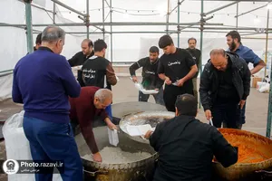 توزیع نذری به مناسبت شهادت حضرت زهرا(س)