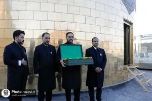 آیین تعویض پرچم حرم امام رضا علیه&zwnj;السلام در آستانه ماه ربیع الاول