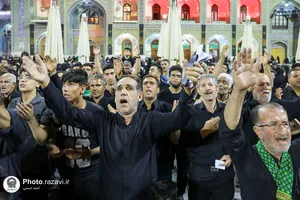 حال و هوای عزاداران حسینی در حرم مطهر رضوی