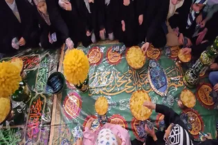 مشقِ مهربانی در جوار خورشید؛ الگویی نو برای گفت‌وگوی میان‌نسلی مادران و دختران