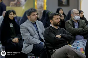 اهدای نشان طلای علمی رضا شریفیان به موزه آستان قدس رضوی
