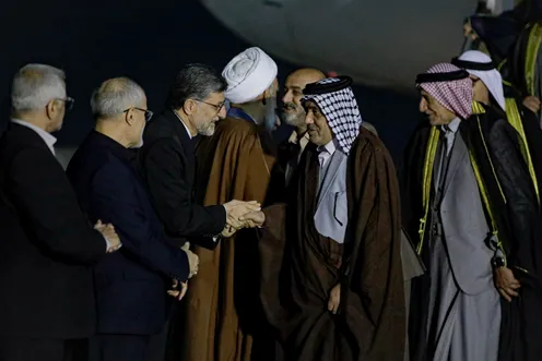 استقبال از شیوخ عشایر عراق در فرودگاه شهید هاشمی‌نژاد مشهد-۲