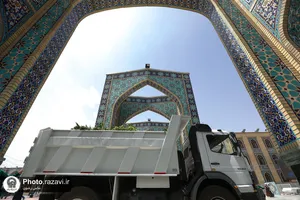 ورود کاروان گل&zwnj;های اهدایی به حرم مطهر رضوی