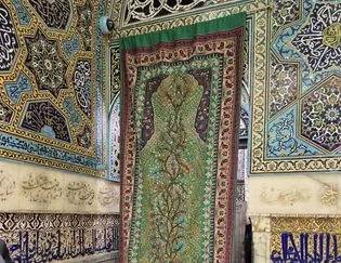 اهدای دو پرده نفیس پته‌دوزی شده توسط بانوان کرمان به آستان مطهر رضوی