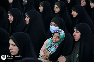 اهدای نشان خادمیاران خواهر رواق کودک