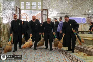 آیین جاروکشی خدام حرم مطهر رضوی