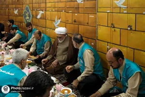 افطار تولیت آستان قدس رضوی در جمع نیروهای خدمات عمومی حرم امام رضا(علیه&zwnj;السلام)