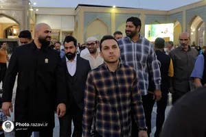 خدمت جمعی از ورزشکاران در چایخانه حضرت