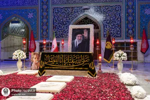حضور مردم عزادار بر مزار مطهر رهبر شهید انقلاب اسلامی-4
