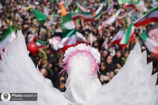 تزيين الحرم الرضوي بالورود في يوم ميلاد السيدة فاطمة المعصومة (ع)