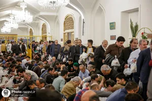 سفره اکرام ماه مبارک رمضان در حرم مطهر رضوی