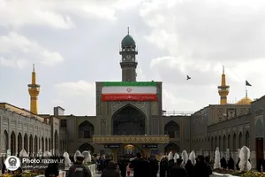 نصب پرچم جمهوری اسلامی ایران در حرم مطهر رضوی