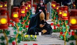عطرافشانی مزار شهدای سلامت در اصفهان