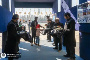 استقبال از زائرین بارگاه منور رضوی در پایانه مسافری مشهد