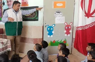 اهدای  ۲۵۰جلد کتاب به دانش آموزان مناطق کم برخوردار نرماشیر