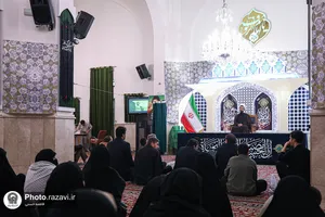 عزاداری زائران انگلیسی زبان در حرم مطهر رضوی