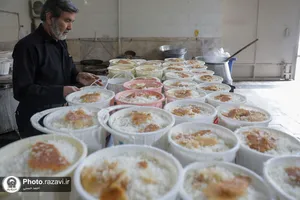 توزیع غذا بین نیازمندان حاشیه شهر مشهد