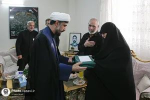 حضور خدام حرم مطهر رضوی در منزل شهید علی&zwnj;اکبر ساکت