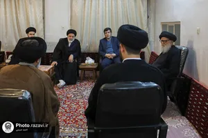 اهداء مصحف مشهد رضوی به آیت الله مرتضوی