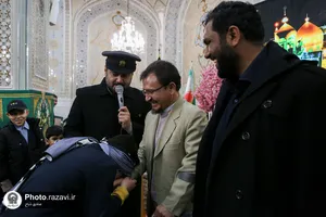 گردهمایی پسران و پدران غیر ایرانی در حرم مطهر رضوی