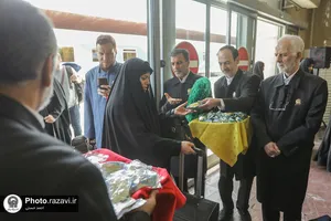 استقبال از زائرین بارگاه منور رضوی در ایستگاه راه&zwnj;آهن مشهد