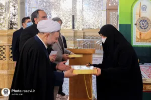 اهدای کتیبه شهادت حضرت زهرا(سلام الله علیها) به حرم مطهر رضوی