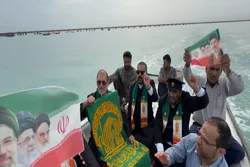 پرچم حرم امام رضا (ع) بر فراز آب‌های خلیج فارس؛ حضور خادمان رضوی در پاسگاه مرزی دریایی هندیجان