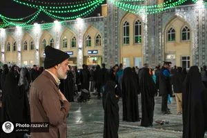 حال و هوای حرم مطهر رضوی در شب میلاد امام رضا علیه&zwnj;السلام