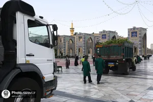 ورود کاروان گل&zwnj;های اهدایی به حرم مطهر رضوی
