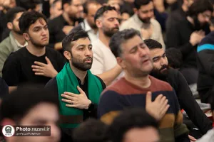 مناجات خوانی سحر&zwnj;گاهی حاج محمود کریمی در حرم مطهر رضوی
