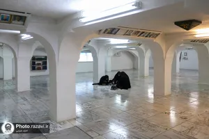 رنگ آمیزی قبور شهدای مدفون در بهشت ثامن&zwnj;الائمه حرم مطهر رضوی