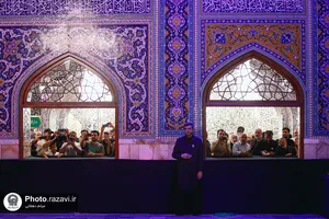 حضور مردم عزادار بر مزار مطهر رهبر شهید انقلاب اسلامی-2