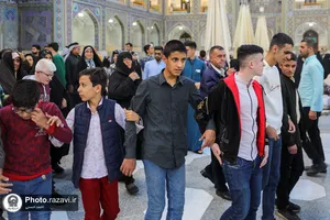 تشرف جمعی از نابینایان به حرم مطهر رضوی