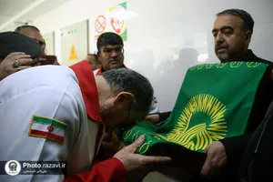 عیادت خدام حرم مطهر رضوی از مجروحین حادثه تروریستی کرمان