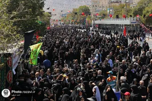پیاده&zwnj;روی جاماندگان اربعین حسینی در مشهد