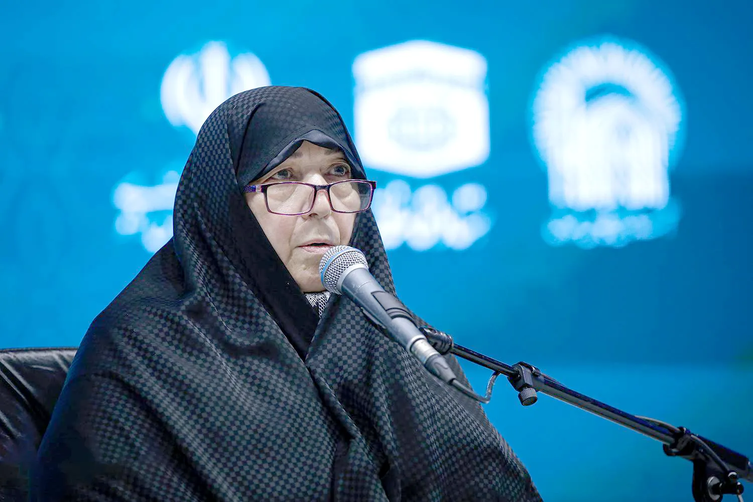 مظاهر اقامه نماز در زندگی اجتماعی باید بیش از گذشته تقویت شود