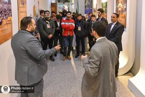 بازدید شرکت کنندگان چهل و یکمین دوره مسابقات بین المللی قرآن کریم از نمایشگاه رواق خدمت