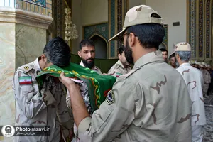 اهدا پرچم متبرک حرم امام حسین(علیه&zwnj;السلام) به حرم مطهر رضوی