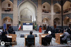 جلسه دفاع از پایان&zwnj;نامه در حرم مطهر رضوی
