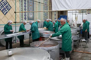 برپایی موکب کفشداران حرم مطهر رضوی