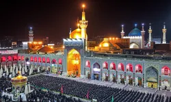 آیین شام غریبان امام رضا (ع) با حضور تولیت آستان قدس رضوی، جمعی از مسئولان و زائران برگزار شد