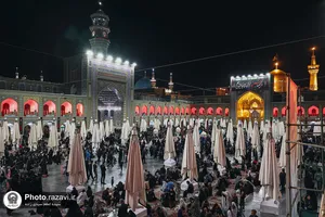 حرم مطهر رضوی در شب عاشورای حسینی