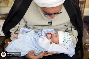 قرائت اذان و اقامه برای نوزادان تازه متولد شده توسط تولیت آستان قدس رضوی